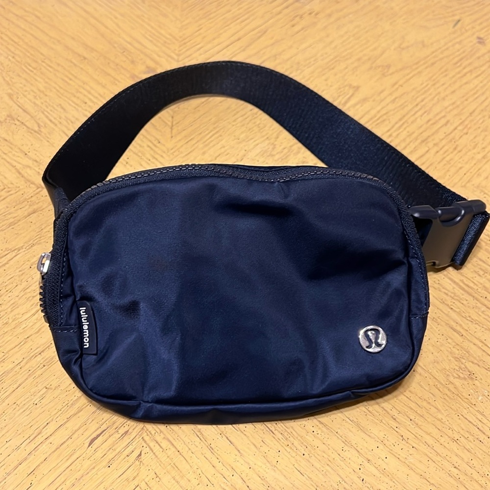 Lululemon Navy Everywhere Belt Bag 1L